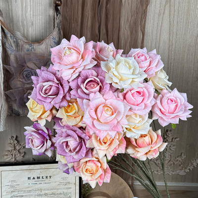 Goede prijs. Drie koppen geïmprimeerde roos bruiloft decoratie bloem materiaal bloem muur achtergrond simulatie bloem huis zachte decoratie roos eindproduct online