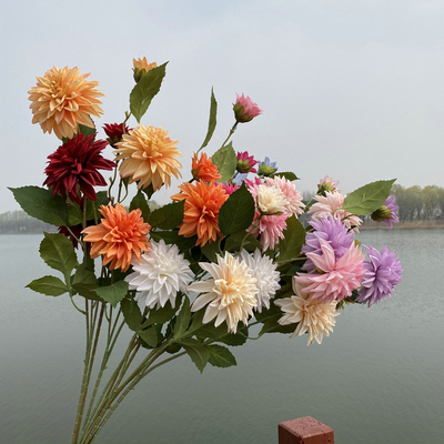 Simulatie van prachtige bloemenboeketten, nepbloemen, kunstmatige bloemenversieringen, bruiloftsbloemenplanten