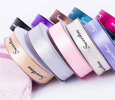 Goede prijs. Gouden lint met gouden lijn voor cadeau- en bloemistverpakking online