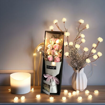 Goede prijs. Hoogwaardige kunstmatige zeepbloemen Boeket met LED-lichten voor 2026 Valentijnsdag Moedersdag Halloween Afstuderen Geschenkdoos online