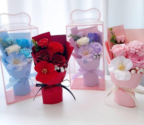 Goede prijs. Kunstmatige zeep bloem boeket met transparante cadeau doos bewaarde roos anjer bloem voor Moederdag Valentijnsdag cadeau online