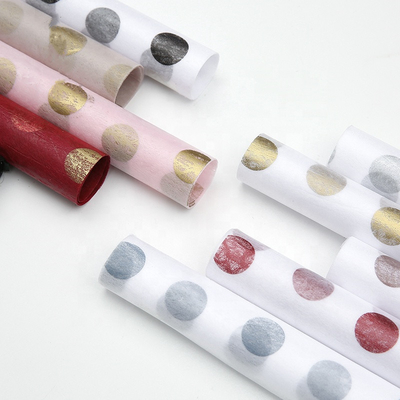 Goede prijs. Het Verpakkende Document van polkadot pattern eco-friendly nonwoven florist Bladen 60cm*60cm online