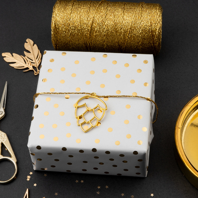 Goede prijs. Spotty Gouden Streep Verpakkend die Document 85GSM voor giftpakket wordt aangepast online